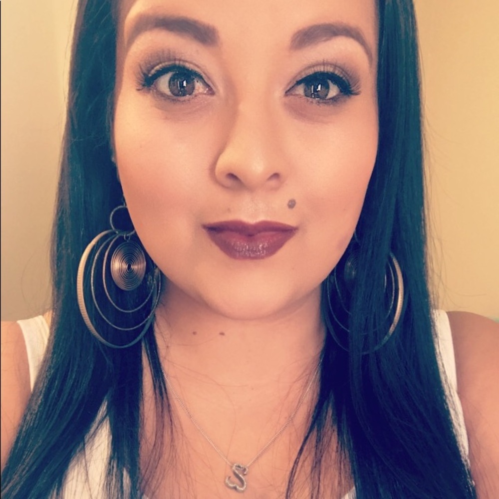 Meet your Posher, Adriana